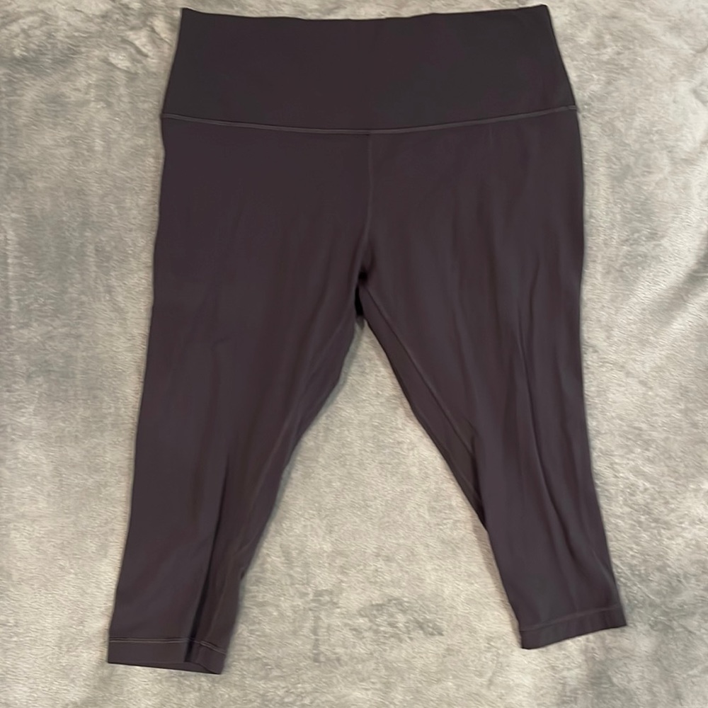 Lululemon dark grey crop leggings - new condition